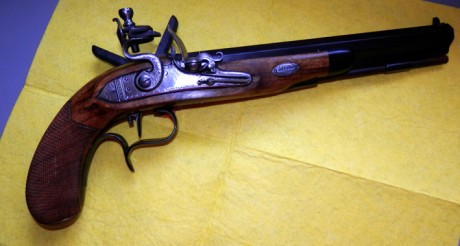 Hola, de nuevo pongo en venta pistola de chispa con cañón liso de ARSA modelo J.MANTON. En perfecto estado, 01