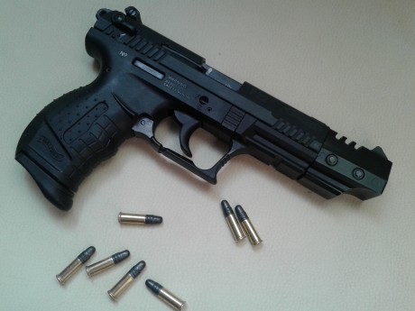 Hola vendo la pistola walther p 22 target semiautomatica sencilla y doble accion viene con dos cargadores 01