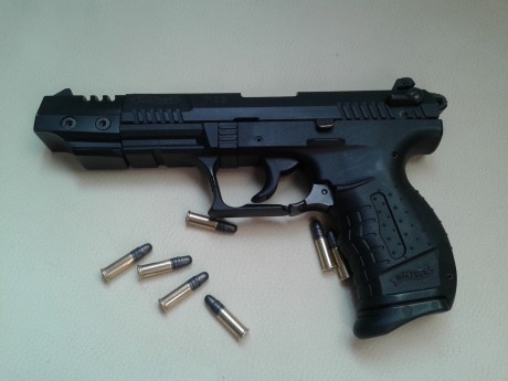 Hola vendo la pistola walther p 22 target semiautomatica sencilla y doble accion viene con dos cargadores 00
