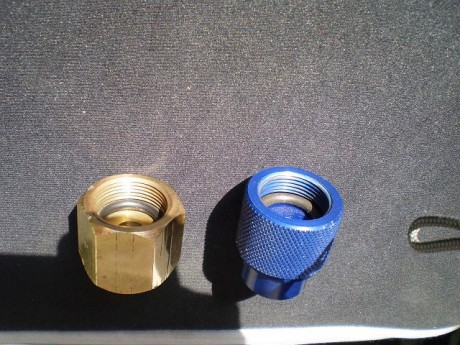 Vendo adaptadores de carga para aire no co2 :lol: 
en madrid en mano
20 euros unidad
uno de aluminio otro 00
