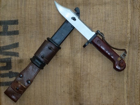 Hola.
Vendo bayoneta rumana del fusil AKM tipo II traida de Croacia. Estas bayonetas fueron compradas 00