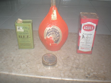 Buenas vendo latas antiguas de polvora para coleccion estan vacias precio 30€ mas envio
Se encuentran 20