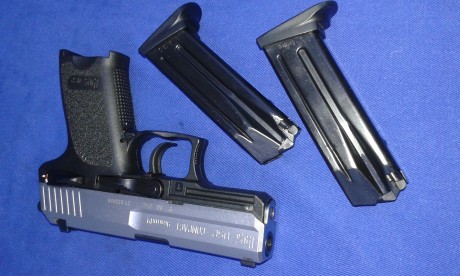 Hola,  se vende esta pistola H&K modelo USP Compact.

Calibre 9 mm Parabelum. 

con la Corredera en 10