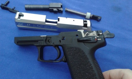 Hola,  se vende esta pistola H&K modelo USP Compact.

Calibre 9 mm Parabelum. 

con la Corredera en 20