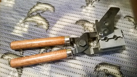 Turquesa Lee para.38 SP Wadcutter número 90279.
Da una punta calibre.358 con multisurcos  de engrase.
Madrid 01