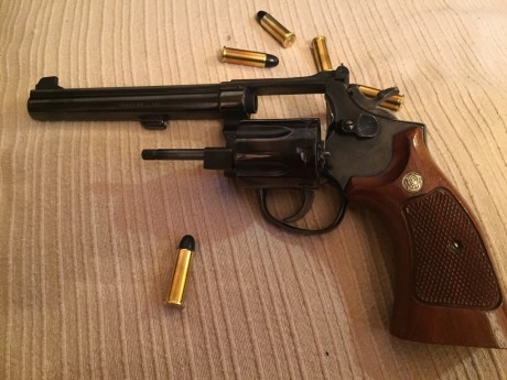 hola vendo este maravilloso revolver Smith & Wesson K14 38 special, excelente por su precision y su 20