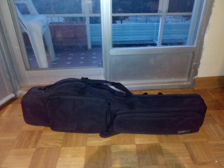 Se vende por falta de uso bolsa negra para transportar 2 replicas, las tipo MP5 y M4 van de maravilla.

Dos 02