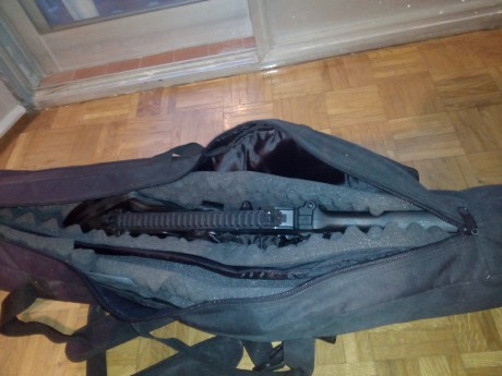 Se vende por falta de uso bolsa negra para transportar 2 replicas, las tipo MP5 y M4 van de maravilla.

Dos 00