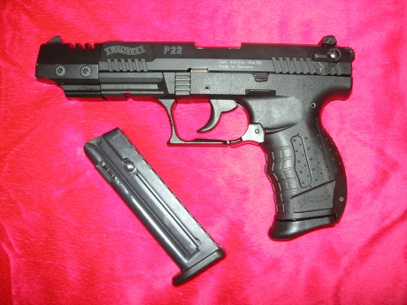 Vendo Pistola marca WALTHER modelo P-22 Target calibre 22 lr guiada en F, como podéis ver en las fotos 02