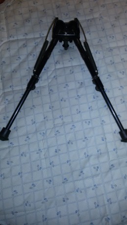 Bipode para tiro de precisión con ajuste en altura entre 20 y 30 cm. 
PRECIO: 50€ 00