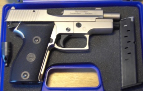   Hola chic@s!

Pongo a la venta esta preciosa pistola detonadora/fogueo alemana clásica, modelo descatalogado 01