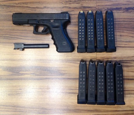 HOLA COMPAÑEROS,
VENDO: 
- MI GLOCK 22 (calibre 40SW) CON MIRAS TRUGLO TG-H3, (de tritio, color amarillo 01