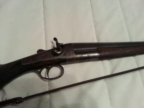 Hola, a todos, tengo un amigo que tiene está escopeta heredada y no sabe apenas sobre el arma, es una 02