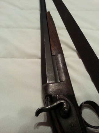 Hola, a todos, tengo un amigo que tiene está escopeta heredada y no sabe apenas sobre el arma, es una 12