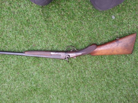 Hola, a todos, tengo un amigo que tiene está escopeta heredada y no sabe apenas sobre el arma, es una 21