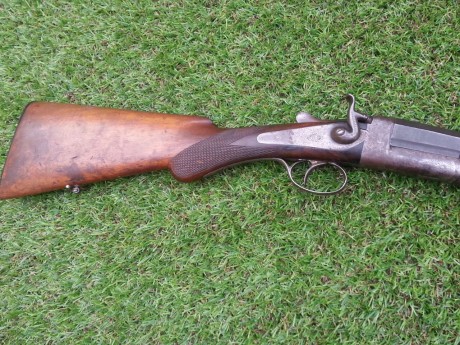 Hola, a todos, tengo un amigo que tiene está escopeta heredada y no sabe apenas sobre el arma, es una 20