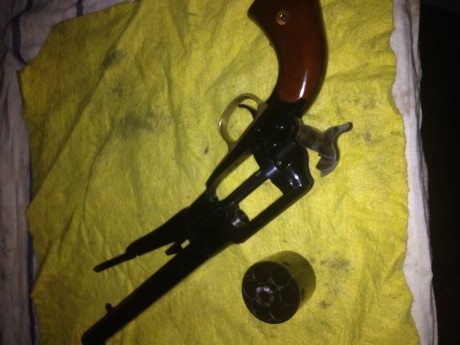 Lo dicho si alguien vende un Remington Conversion de Uberti, yo podria estar interesado

Un saludo 111