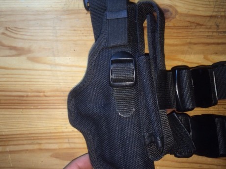 Hola 

Pongo a la venta una funda de pernera para el sistema Pixon JPX, mas dos portacargadores JPX.

El 02