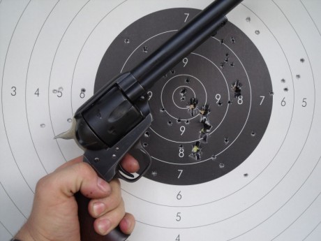 Esta carga no emploma, es potente y se puede usar plomo blando, sin alear.

45 COLT:

22 grains de polvora 01