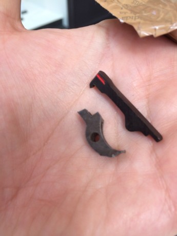 Hola, necesito un fiador para la pistola Llama Max II.
Al mio se le ha roto una esquina de la parte que 100
