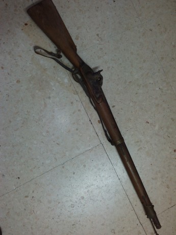 Algún forero me echaría una mano en identificar este fusil. 
Gracias de antemano 11