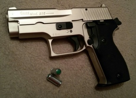   Hola chic@s!

Pongo a la venta esta preciosa pistola detonadora/fogueo alemana clásica, modelo descatalogado 11
