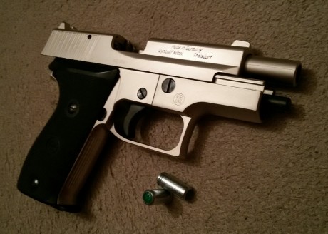   Hola chic@s!

Pongo a la venta esta preciosa pistola detonadora/fogueo alemana clásica, modelo descatalogado 22
