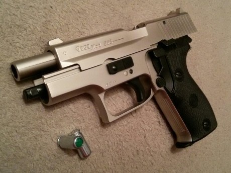   Hola chic@s!

Pongo a la venta esta preciosa pistola detonadora/fogueo alemana clásica, modelo descatalogado 21