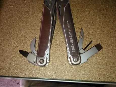 Hola pues eso vendo una leatherman surge sin uso solo abierta y visto los accesorios pero sin ninguna 00
