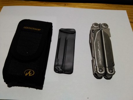 Hola pues eso vendo una leatherman surge sin uso solo abierta y visto los accesorios pero sin ninguna 80
