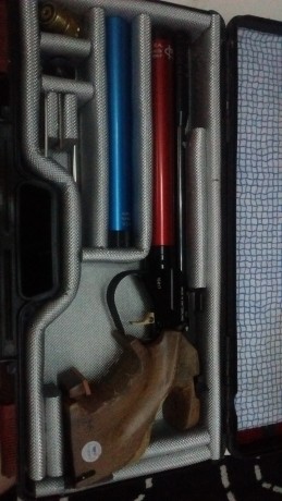 Buenas, vendo mi morini electronica, como podeis ver en las fotos tiene dos bombonas. Esta pistola tiene 00