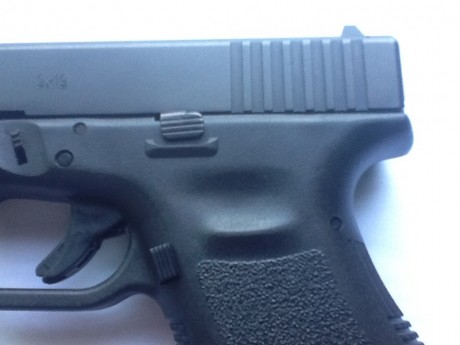 Lo dicho, vendo Glock 19 3G en muy buen estado. La venta incluye pistola, 2 cargadores, maletín original, 101