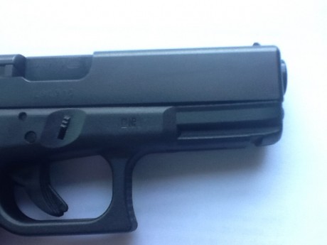 Lo dicho, vendo Glock 19 3G en muy buen estado. La venta incluye pistola, 2 cargadores, maletín original, 110