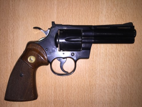 Se VENDE este precioso revólver COLT PYTHON, del calibre .357 Magnum (huelga decir que también es válido 00