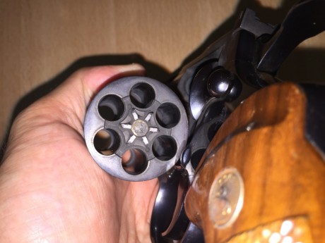 Se VENDE este precioso revólver COLT PYTHON, del calibre .357 Magnum (huelga decir que también es válido 10