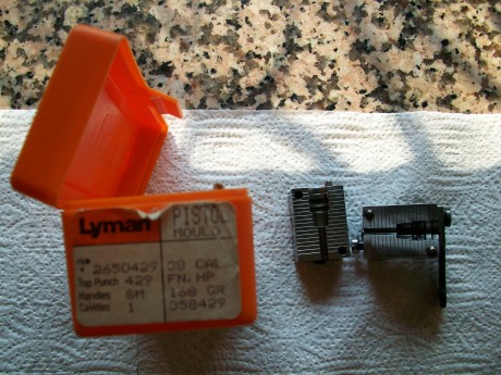 En Madrid, vendo turquesa Lyman 38 FN-HP Rfº 2650429,168 gn, 1 cavidad. impecable estado. 50 Euros y los 01