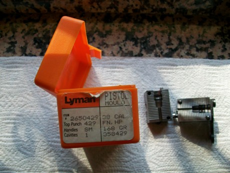 En Madrid, vendo turquesa Lyman 38 FN-HP Rfº 2650429,168 gn, 1 cavidad. impecable estado. 50 Euros y los 00