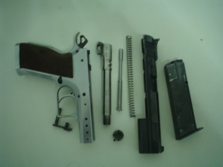Vendo pistola 9mm PB tanfoglio limited con cañon de 5,5 pulgadas. 350 Euros portes a cargo del comprador, 00
