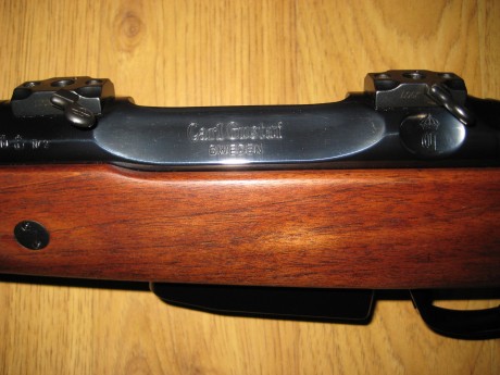 hola un familiar me ha pedido que ponga a la venta su rifle de cerrojo se trata de un Carl gustaf 2000 01