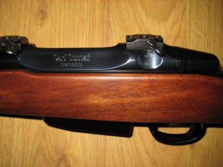 hola un familiar me ha pedido que ponga a la venta su rifle de cerrojo se trata de un Carl gustaf 2000 10