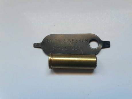 Vendo llave original para miras smith wesson.
15 euros gastos incluidos 00