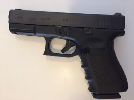 Buenas tardes! Informo para interesados: VENDO GLOCK 19 GEN 4 
Año y medio de antigüedad, menos de 90 02