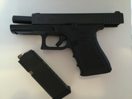 Buenas tardes! Informo para interesados: VENDO GLOCK 19 GEN 4 
Año y medio de antigüedad, menos de 90 01