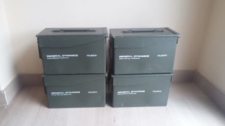 Caja metalica de municion, ideal para guardar tu municion o cualquier cosa, totalmente estanca sus medidas 22