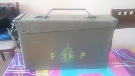buenas vendo estas estupendas cajas de municion militares de medidas de 15 cm 30cm y 18cm de alturas, 72