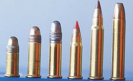 Veréis hoy he guiado un browning del 22, que compre aquí en el foro.
El arma en el cañón pone 22 short 100