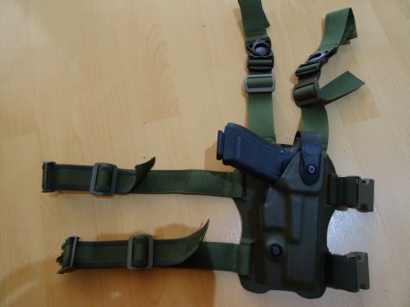 Vendo esta funda de pernera táctica Vega holster nivel II (creo) Para Glock 17, usada un dia para un curso 00