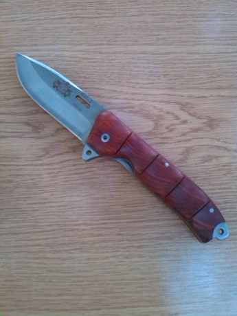 Pongo a la venta esta navaja modelo SV2 de CDS. Nueva a estrenar.
Realizada en acero MV-58 con una longitud 02