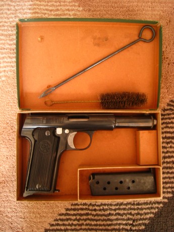 Vendo pistola República Española, copia de la Astra 400, fabricada en Alginet (Valencia), donde se produjeron 01