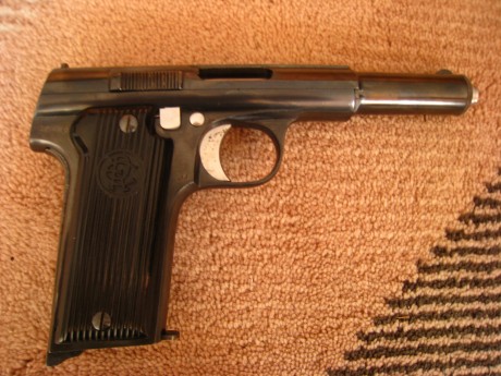 Vendo pistola República Española, copia de la Astra 400, fabricada en Alginet (Valencia), donde se produjeron 00